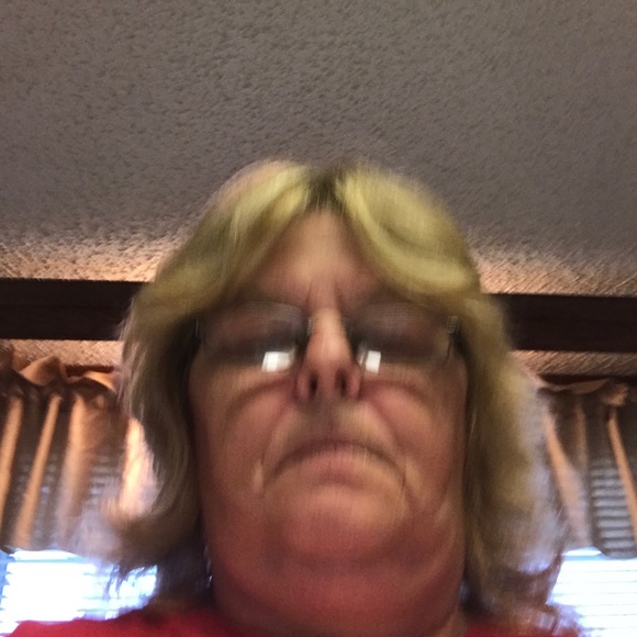 Profile Picture of Debbie Sutton (@cowgirl059) on Poshmark