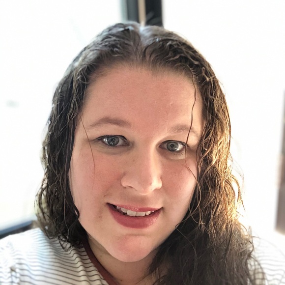 Profile Picture of Katie Airey (@frugalairey11) on Poshmark