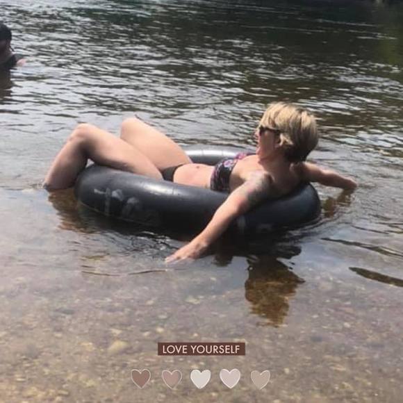 Profile Picture of Crystal Loyall (@crystalloyall) on Poshmark