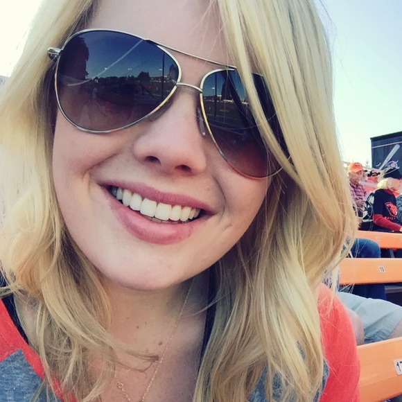 Profile Picture of Erin Loppnow (@eloppnow) on Poshmark