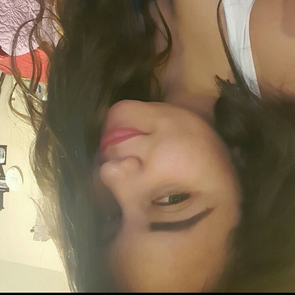 Profile Picture of Lucina Herrera (@lucinaherrera) on Poshmark