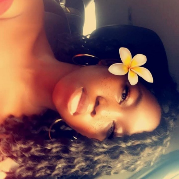 Profile Picture of Gnilim Bakai (@gnilim) on Poshmark