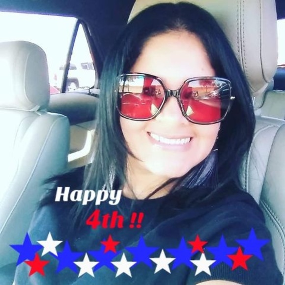 Profile Picture of Jewels Towers (@jewelstowers) on Poshmark