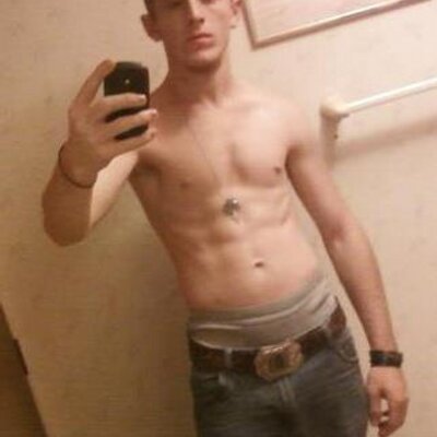 Profile Picture of Benjamin Napper (@HOT_ABS_18) on Twitter