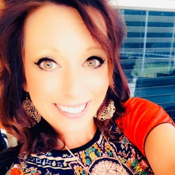 Profile Picture of Jennifer Garbrick (@jennag) on Poshmark