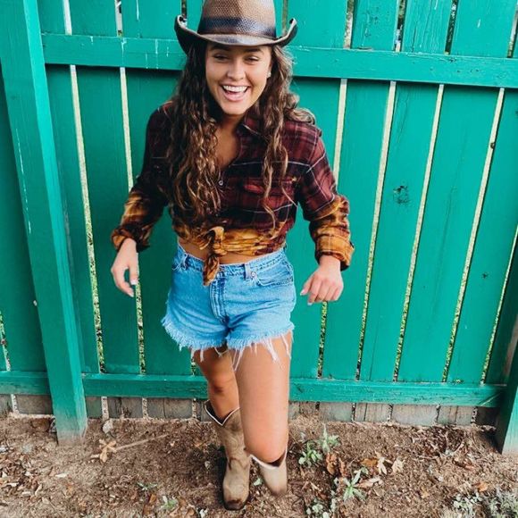 Profile Picture of Julia Reece (@juliareece15) on Poshmark