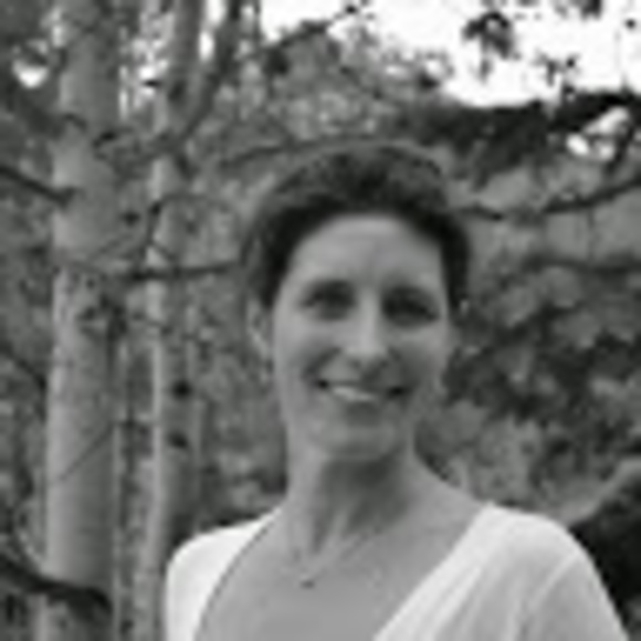 Profile Picture of Jennifer Dolecki (@jenniferdolecki) on Poshmark