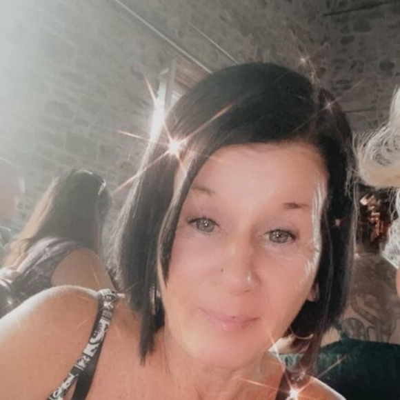 Profile Picture of Kim Varacalli (@kvaracalli) on Poshmark
