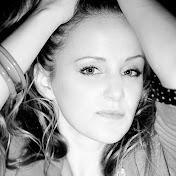 Profile Picture of Julia Binder (@JuliaBinder) on Youtube