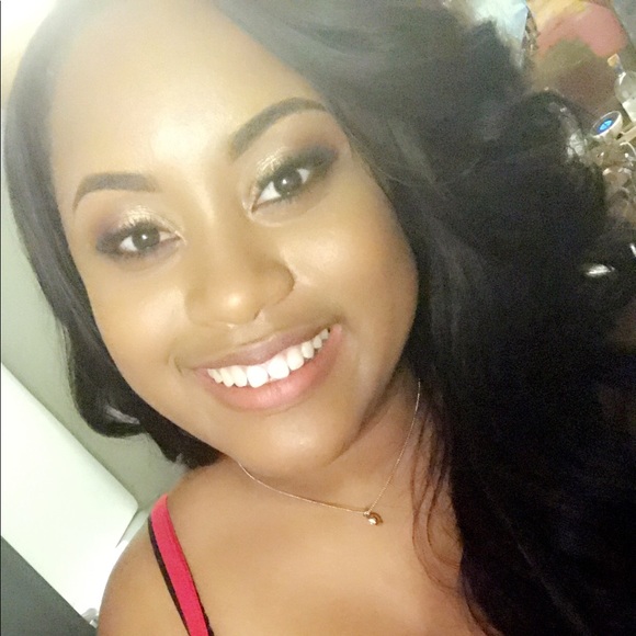 Profile Picture of Alexus Adams (@ginaskloset1) on Poshmark