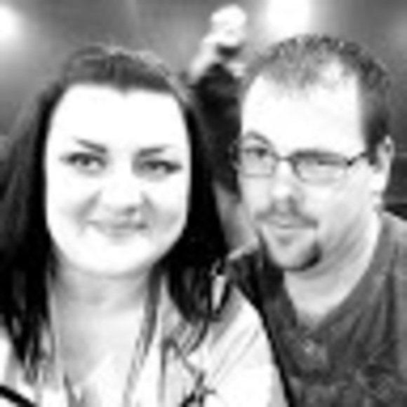 Profile Picture of April Brozak (@aprilbrozak) on Poshmark