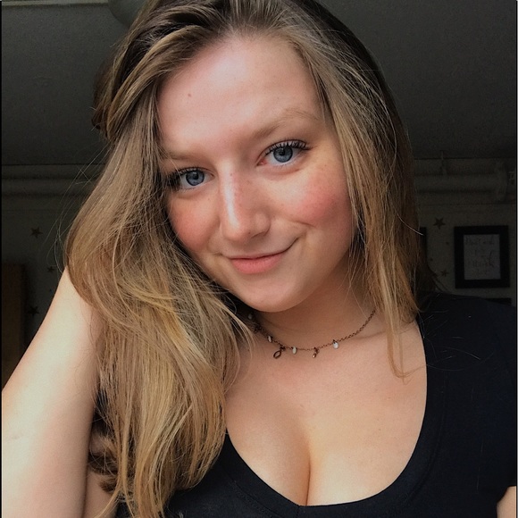 Emily Salpietro - Poshmark Profile Picture of Emily Salpietro (@elsalpietro) on Poshmark