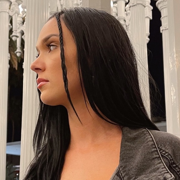 Logan Poplin - Poshmark Profile Picture of Logan Poplin (@logan_poplin) on Poshmark