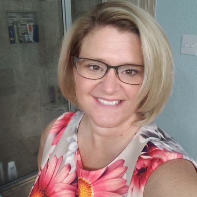 Profile Picture of Donna Moore (@MrsDMoore5th) on Twitter