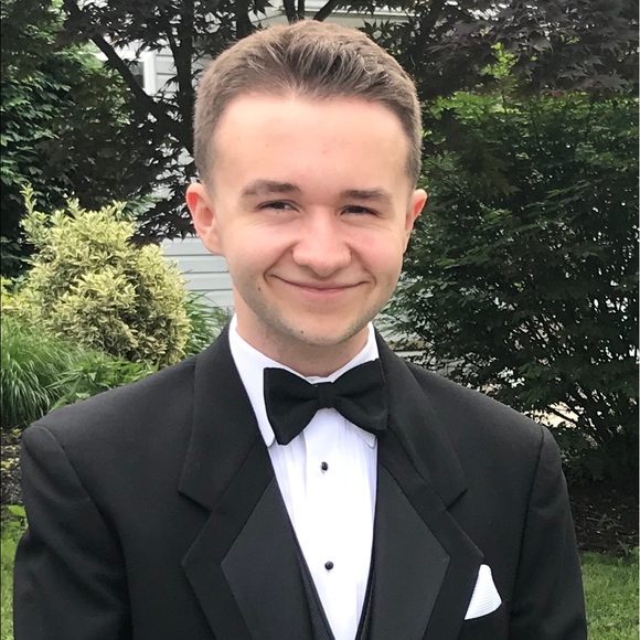 Profile Picture of Luke Deebel (@lukedeebel) on Poshmark