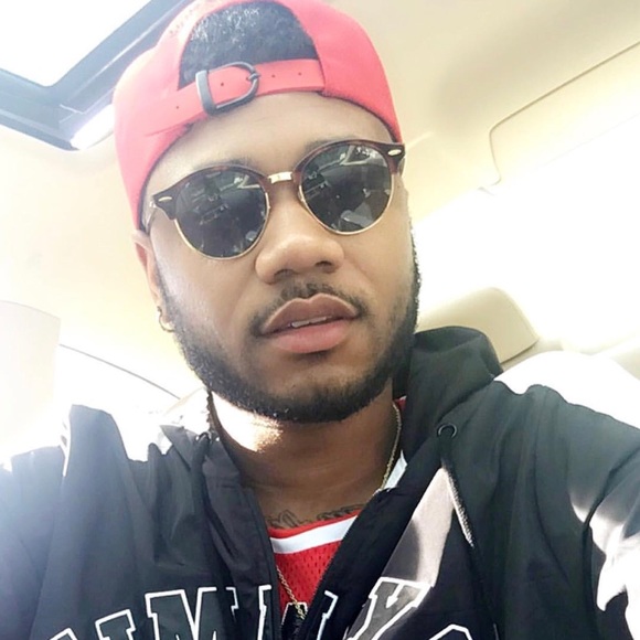 Profile Picture of Devron Smith (@devsmith20) on Poshmark