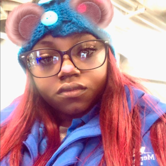 Profile Picture of Briana Barge (@thatshortgirrl) on Poshmark