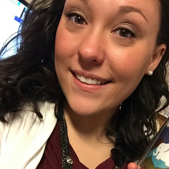 Profile Picture of Stevie Cribbins (@iamstevieraye) on Poshmark