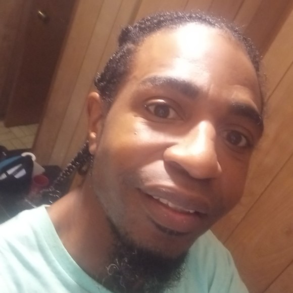 Profile Picture of Agimah Thompson (@the_mackdroid) on Poshmark