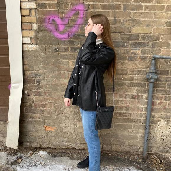 Profile Picture of Abby Deschambeault (@adeschambeault) on Poshmark