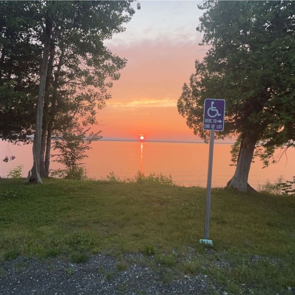 Profile Picture of Avery Bacon (@averybacon08) on Poshmark