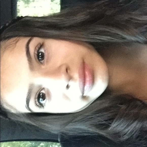 Profile Picture of Alexandra Pompa (@alexandrapompa) on Poshmark