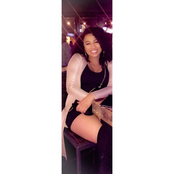 Profile Picture of Jasmine Shells (@naturallyjas) on Poshmark