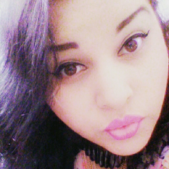 Profile Picture of Rosa Gonzalez (@_larosie) on Poshmark