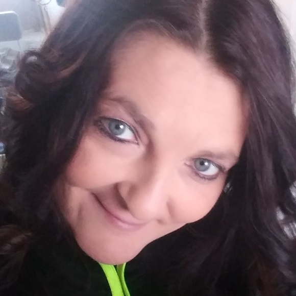 Profile Picture of Bobbi Payne (@rodswife76) on Poshmark