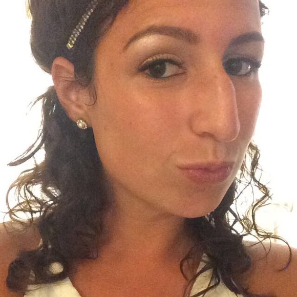 Profile Picture of Emily Alvarez (@notorious_emz) on Poshmark