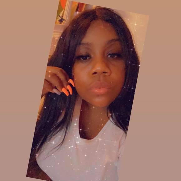 Profile Picture of Monique Boxill (@moniqueboxill) on Poshmark