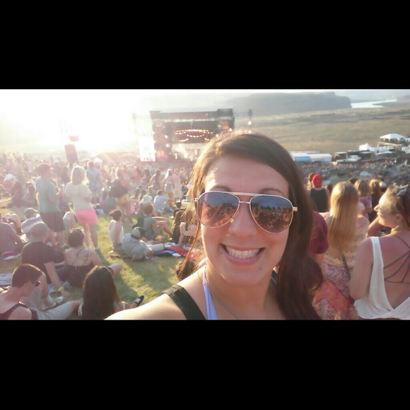 Profile Picture of Arielle Albinger (@arielle113) on Poshmark
