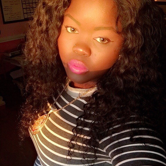 Profile Picture of Addie Dayo (@addiedayo) on Poshmark