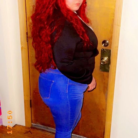 Profile Picture of Brianna Wake (@xsweetheart21x) on Poshmark