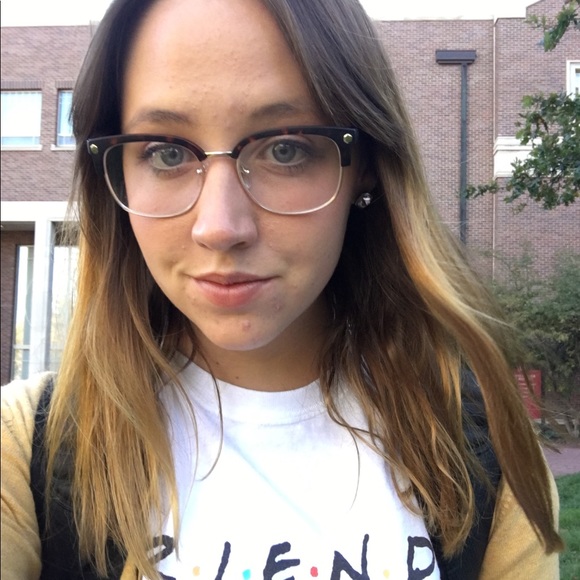 Profile Picture of Taylor Egan (@tayloregan) on Poshmark