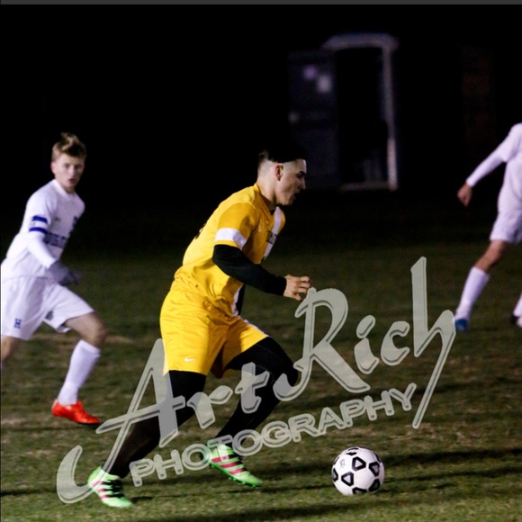 Profile Picture of Devin Acker (@devin8899) on Poshmark