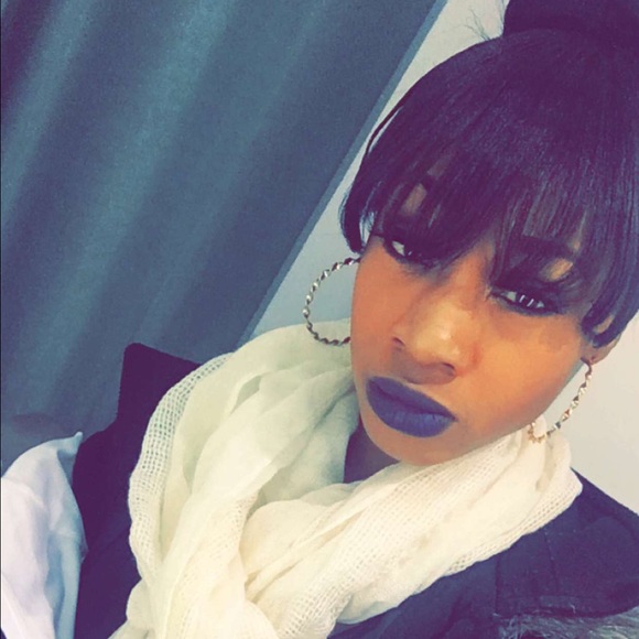 Profile Picture of Dezzare Owens (@deerocc) on Poshmark
