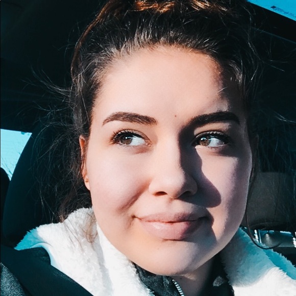 Rebecca Vincetich - Poshmark Profile Picture of Rebecca Vincetich (@1_rebeccanicole) on Poshmark