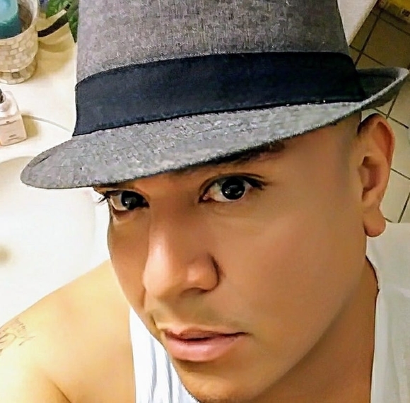 Profile Picture of Ruben Robles (@rrossrobles) on Poshmark