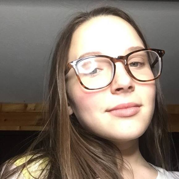 Profile Picture of Joslynn Ashbacher (@joslynna) on Poshmark