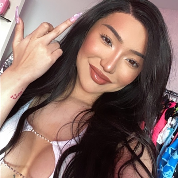 Profile Picture of Norvina soare Soare (@orihime175) on Poshmark