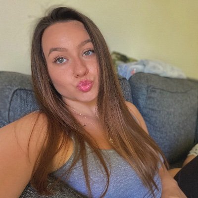 Profile Picture of Ashley Holcomb (@AshleyJunee9) on Twitter