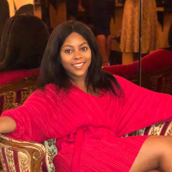 Profile Picture of Kellisha James (@glowboutique411) on Poshmark