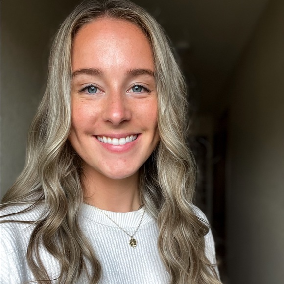Profile Picture of Amber Blank (@amberblank) on Poshmark