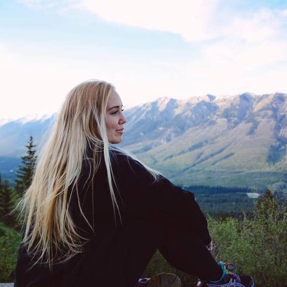 Profile Picture of Kimberly Woolsey (@kimberlywoolsey) on Poshmark