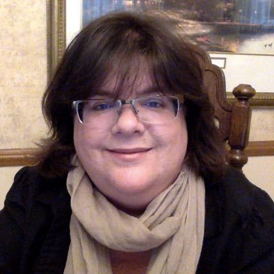 Profile Picture of Carrie Praet Foster (@carriefoster21) on Twitter