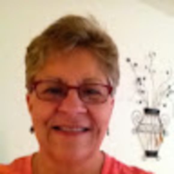 Profile Picture of Velma Velez (@vcv211) on Poshmark