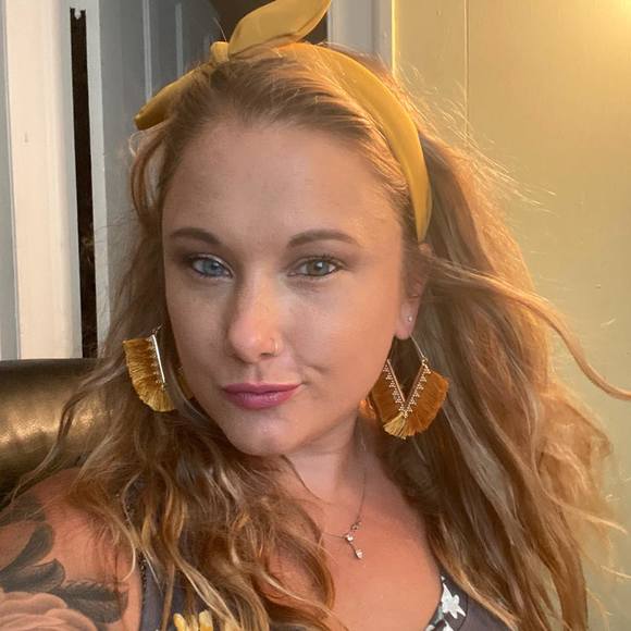 Profile Picture of Jenna Burridge (@jmb101569) on Poshmark