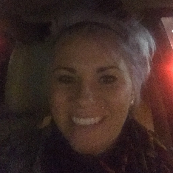 Profile Picture of Stephanie Reckert (@smreckert) on Poshmark