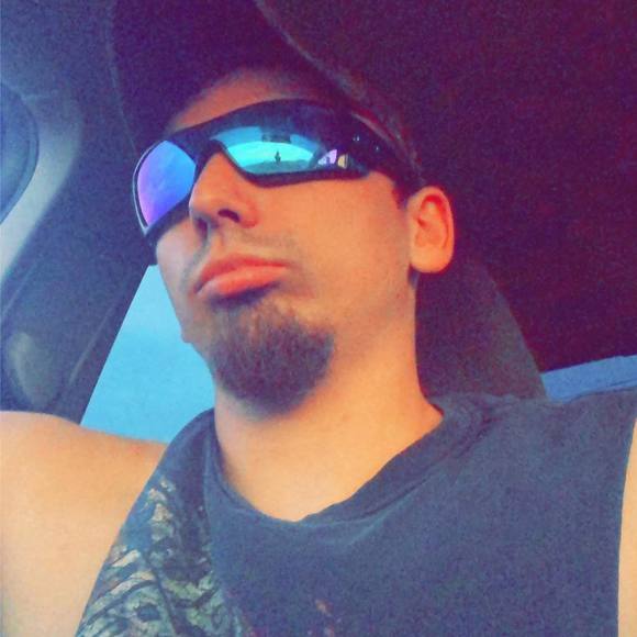 Profile Picture of Josh Neisler (@joshneisler96) on Poshmark